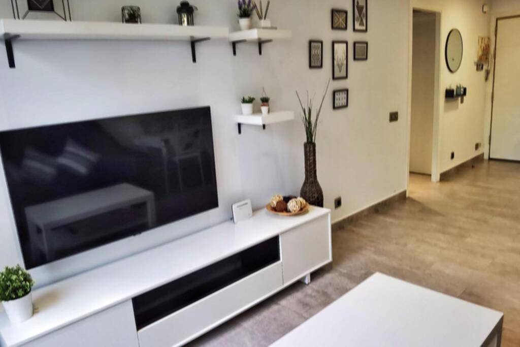 Barbacoa + Vistas Al Mar + Playa + Piscina. Apartament Salou